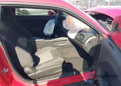 2015 Dodge Challenger Sxt z USA, uszkodzony, nr VIN 2C3CDZAG5FH715110